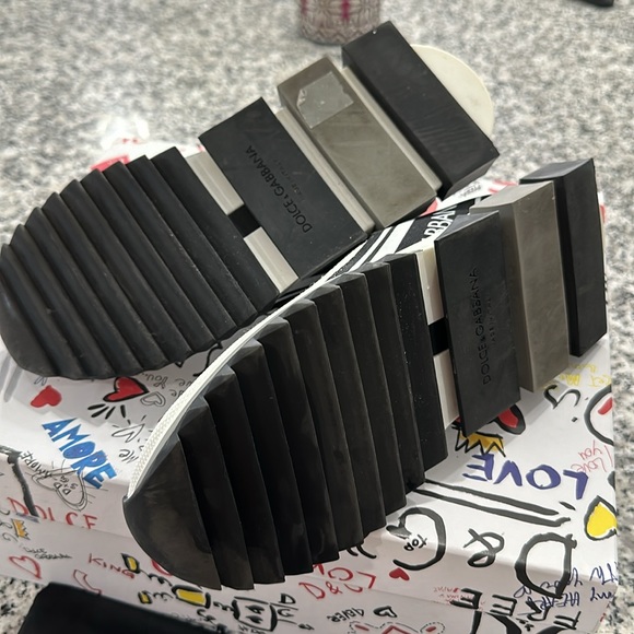 Dolce & Gabbana women’s sneaker - Picture 7 of 11